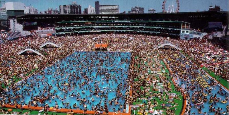 many people, much fun